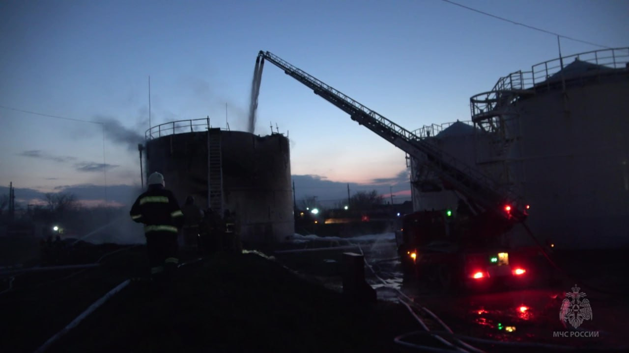 В окупованій Луганщині сталась потужна пожежа на нафтобазі (ВІДЕО) - 1 - зображення